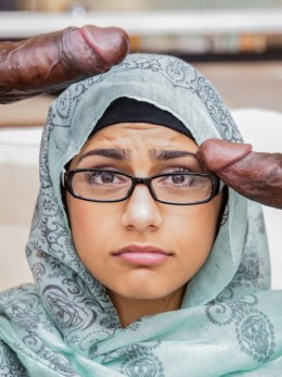Порно с мусульманкой в очках