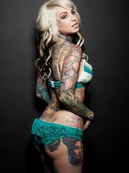 Голые с татуировками - Разнообразные наколки на девичьих телах (15 фото эротики)