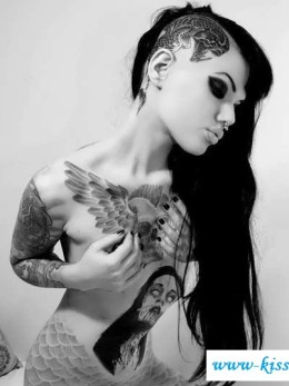 Голые с татуировками - Интимные наколки сексуальных девчат (22 фото эротики)