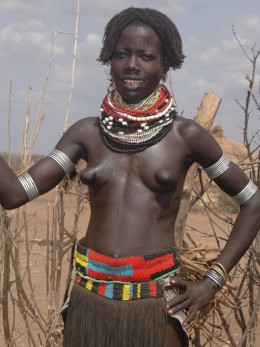 Голые племена - Сексуальные обнаженные телки из племени чернокожих