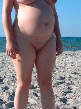 Беременные в нижнем белье на пляже порно