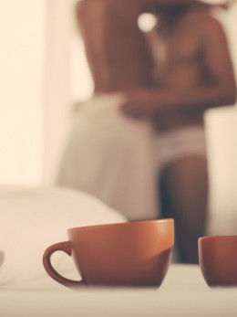 Нежный утренний секс на кухне