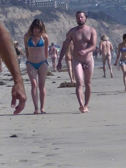 Голые мужики нудисты на пляже