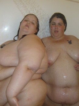 Голые жирные мужики в бане