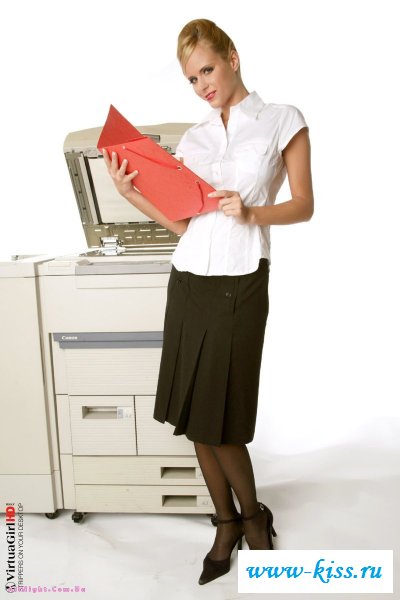 Голая секретарша готова на всё (20 фотографий)