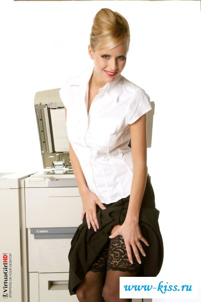 Голая секретарша готова на всё (20 фотографий)