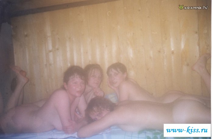Обнаженные шлюшки любят сауны