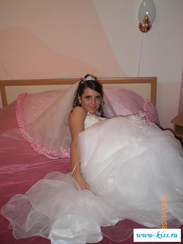 В брачную ночь оголить попку не прочь