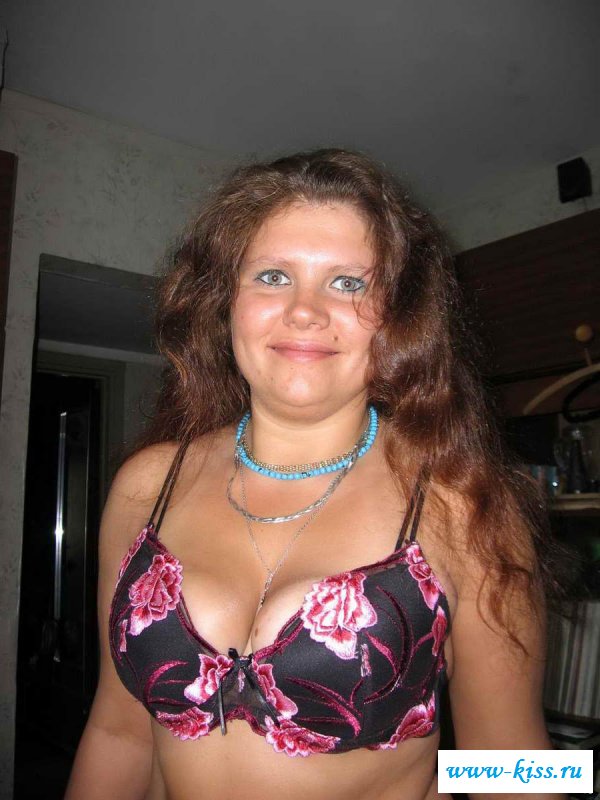 Голенькая толстенькая хохлушка мяла титьки