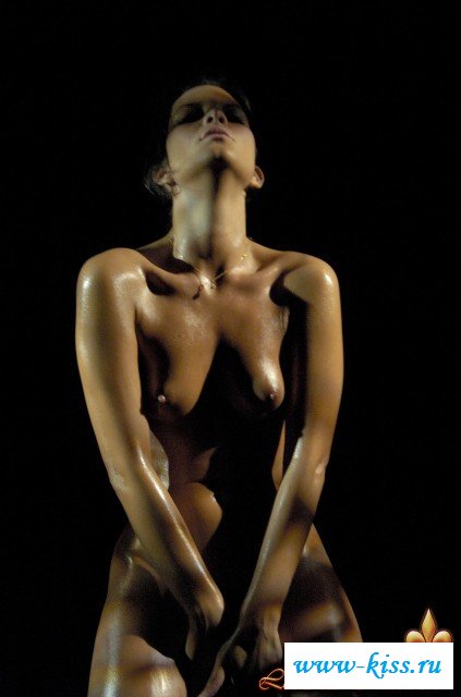 Скользкая барышня с спортивными бедрами