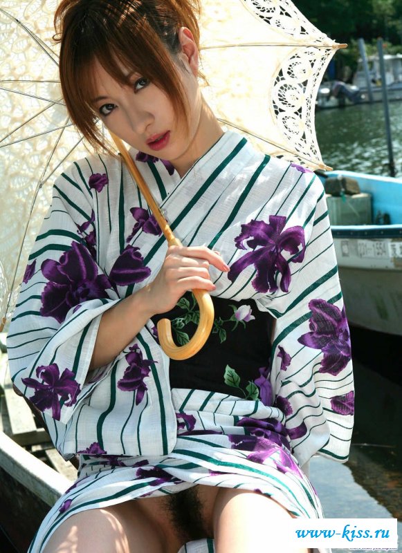 Прогуливалась с голой мохнатой писькой