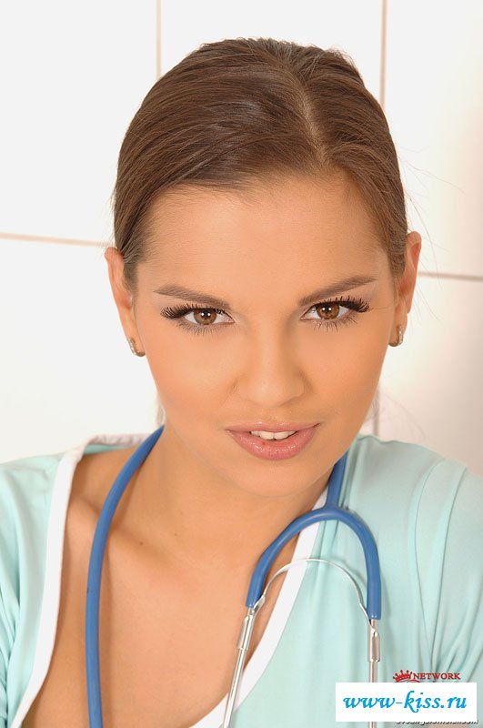 Лечебный массаж голых сисек - фото у врача