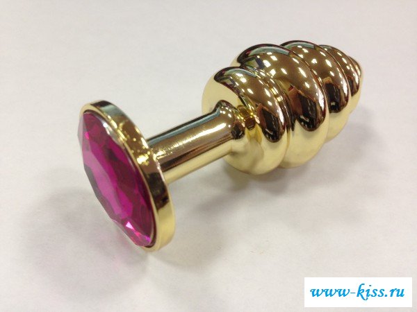 Интим шоп представляет анальная пробка Ребристая Gold с малиновой вставкой, в коробочке