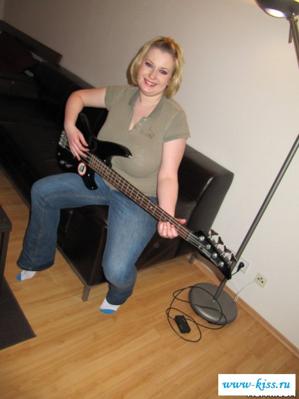 Простая голая горожанка с мега дойками