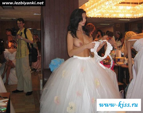 Соблазнение от русских голых невест в платьях - фото