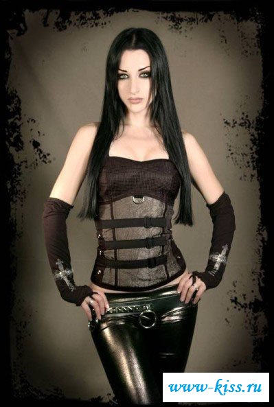 Завораживающее зрелище готических пассий - голые готы фото