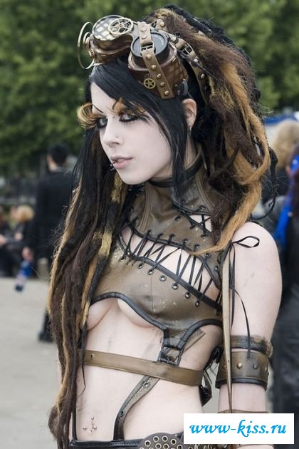 Завораживающее зрелище готических пассий - голые готы фото