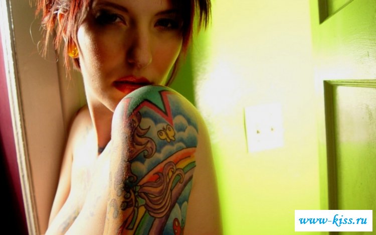 Соблазн куколок с прекрасными татушками