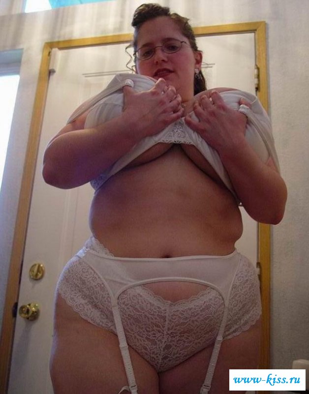 Мощные дойки у жирной мерзавки