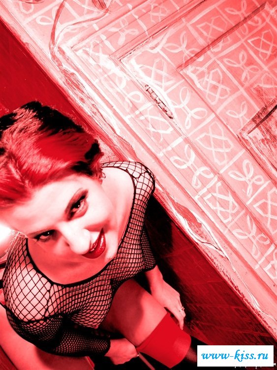 Голая дьяволица готка с пухленькой писечкой - фото