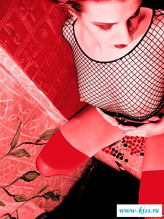 Голая дьяволица готка с пухленькой писечкой - фото