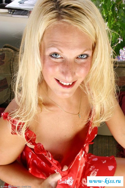 обнаженная взрослая женщина ищет сексуальных приключений