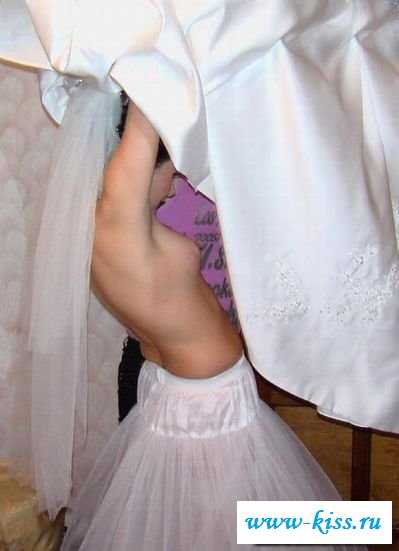 Белоснежные платья будущих жён - фото голых невест