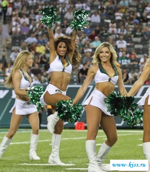 Соблазны от интенсивных полу голых черлидерш - фото