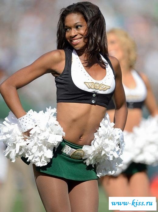 Соблазны от интенсивных полу голых черлидерш - фото