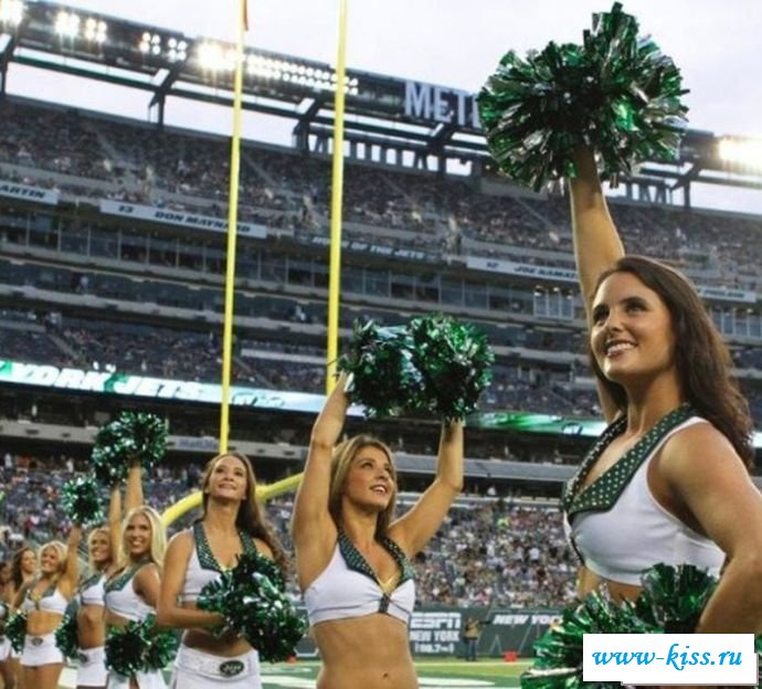 Соблазны от интенсивных полу голых черлидерш - фото