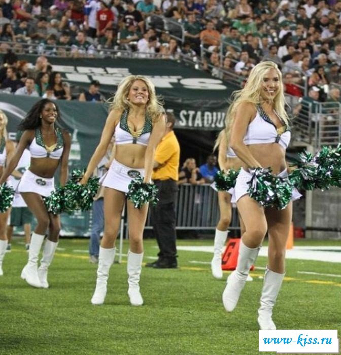 Соблазны от интенсивных полу голых черлидерш - фото