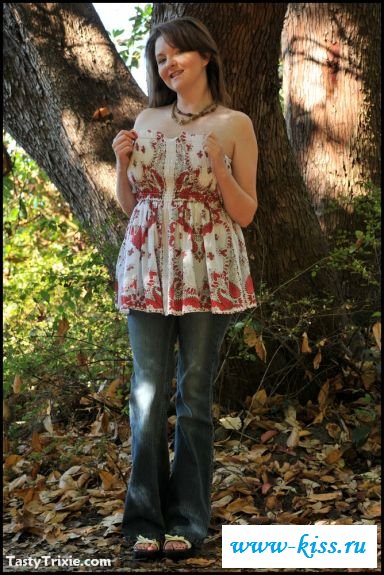 Мадам решила продемонстрировать себя в лесу