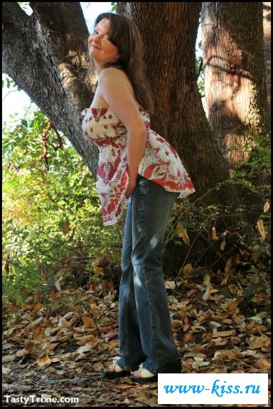 Мадам решила продемонстрировать себя в лесу