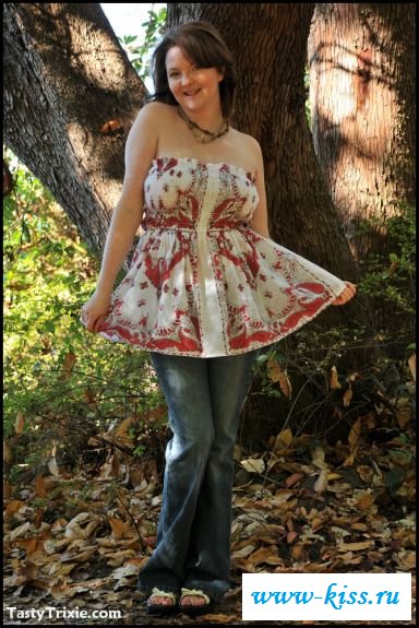 Мадам решила продемонстрировать себя в лесу