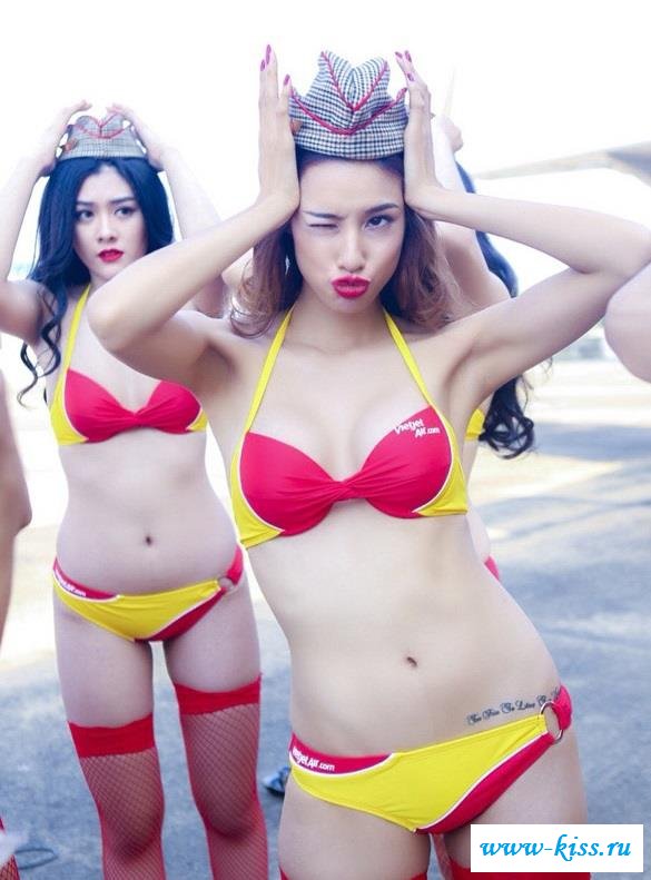 Азиатские стюардессы на вечеринке в нижнем белье