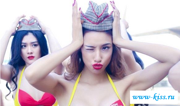 Азиатские стюардессы на вечеринке в нижнем белье