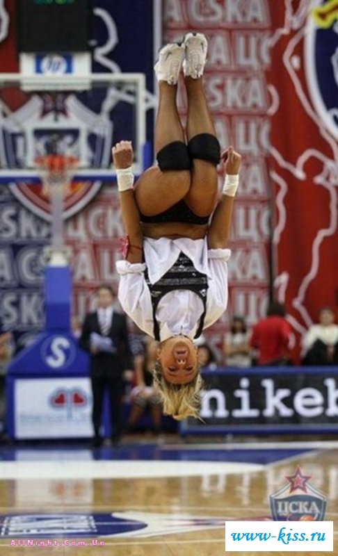 Наслаждаемся сексуальными болельщицами