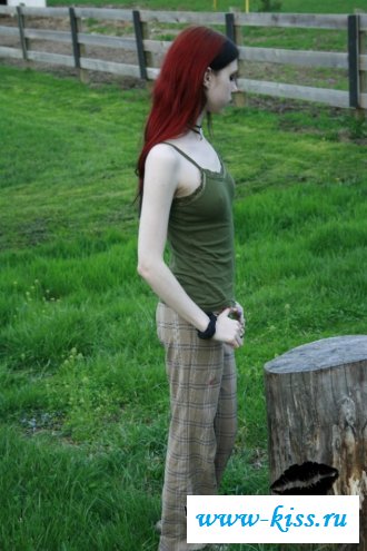 Голая гот в тихом месте