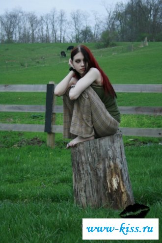 Голая гот в тихом месте