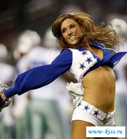 Откровенные болельщицы выступают для команд (15 фото эротики)