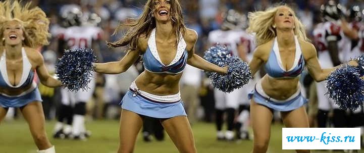 Откровенные болельщицы выступают для команд (15 фото эротики)