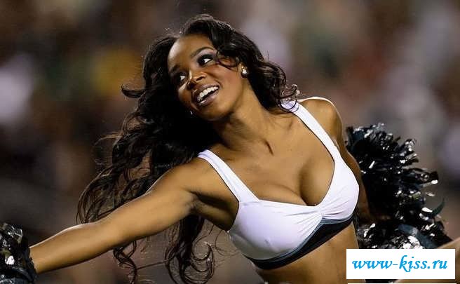 Откровенные болельщицы выступают для команд (15 фото эротики)