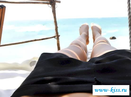 Здоровые сиськи девушки на селфи  (15 фото эротики)