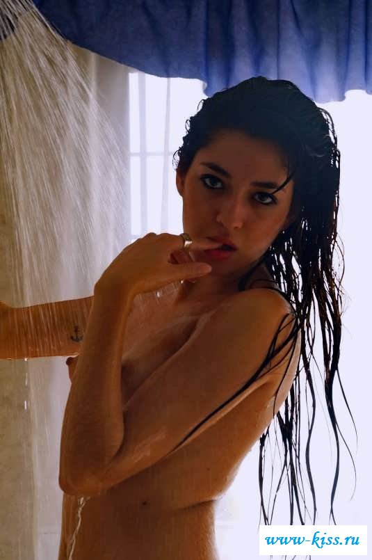 Торчащие соски развратницы в ванной (15 фото эротики)