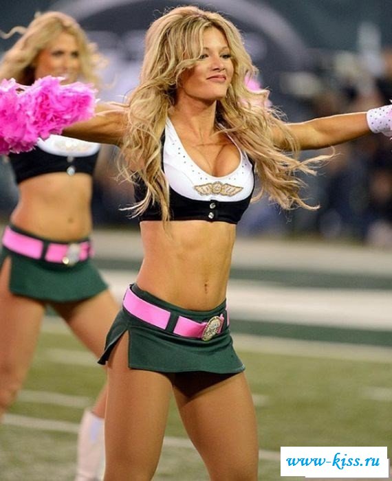 Обнажённые болельщицы классно искушают