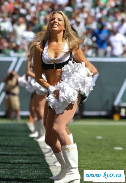 Обнажённые болельщицы классно искушают