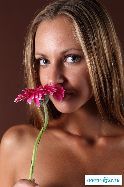 Раздетая леди с отличной жопой