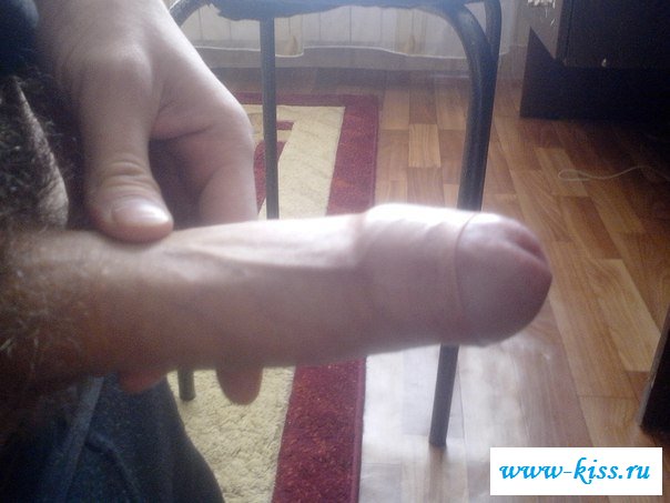 Голые парни демонстрируют толстый хуй