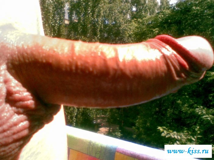 Раздетые брюнеты и блондины показывают хуй