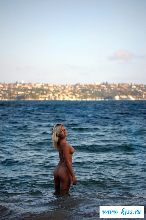 Эротика от шалуньи с голыми титьками